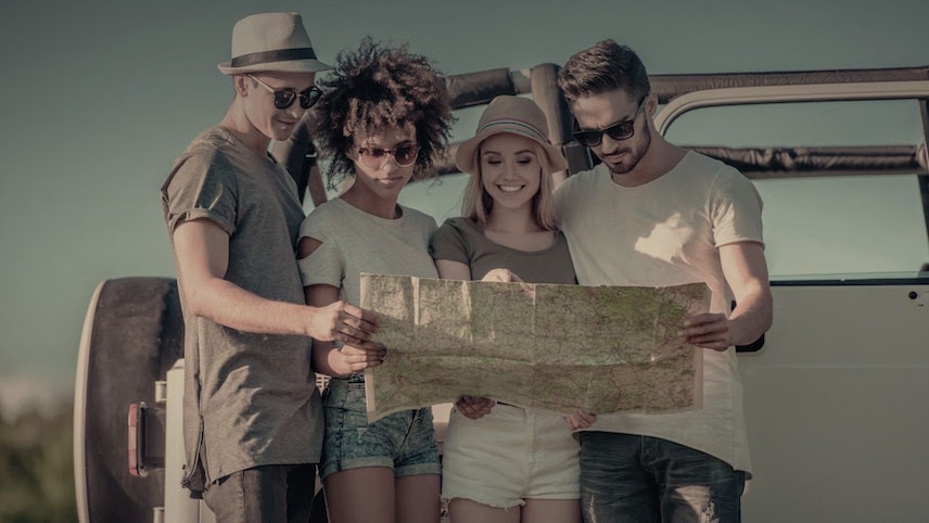Jeunes engagés partant en vacances